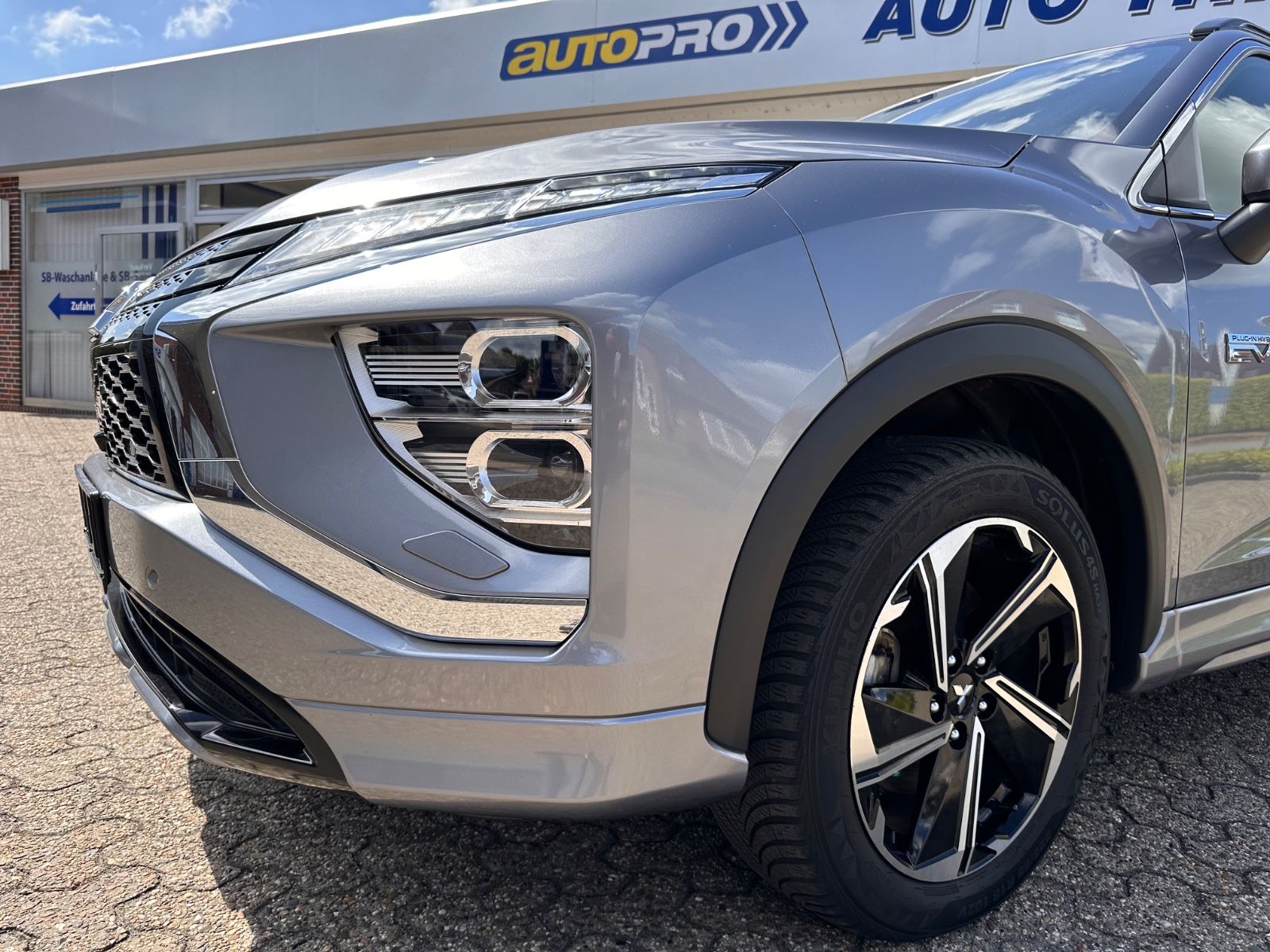 Fahrzeugabbildung Mitsubishi Eclipse Cross 2.4 Hybrid 4WD Select AHK/ACC/360°