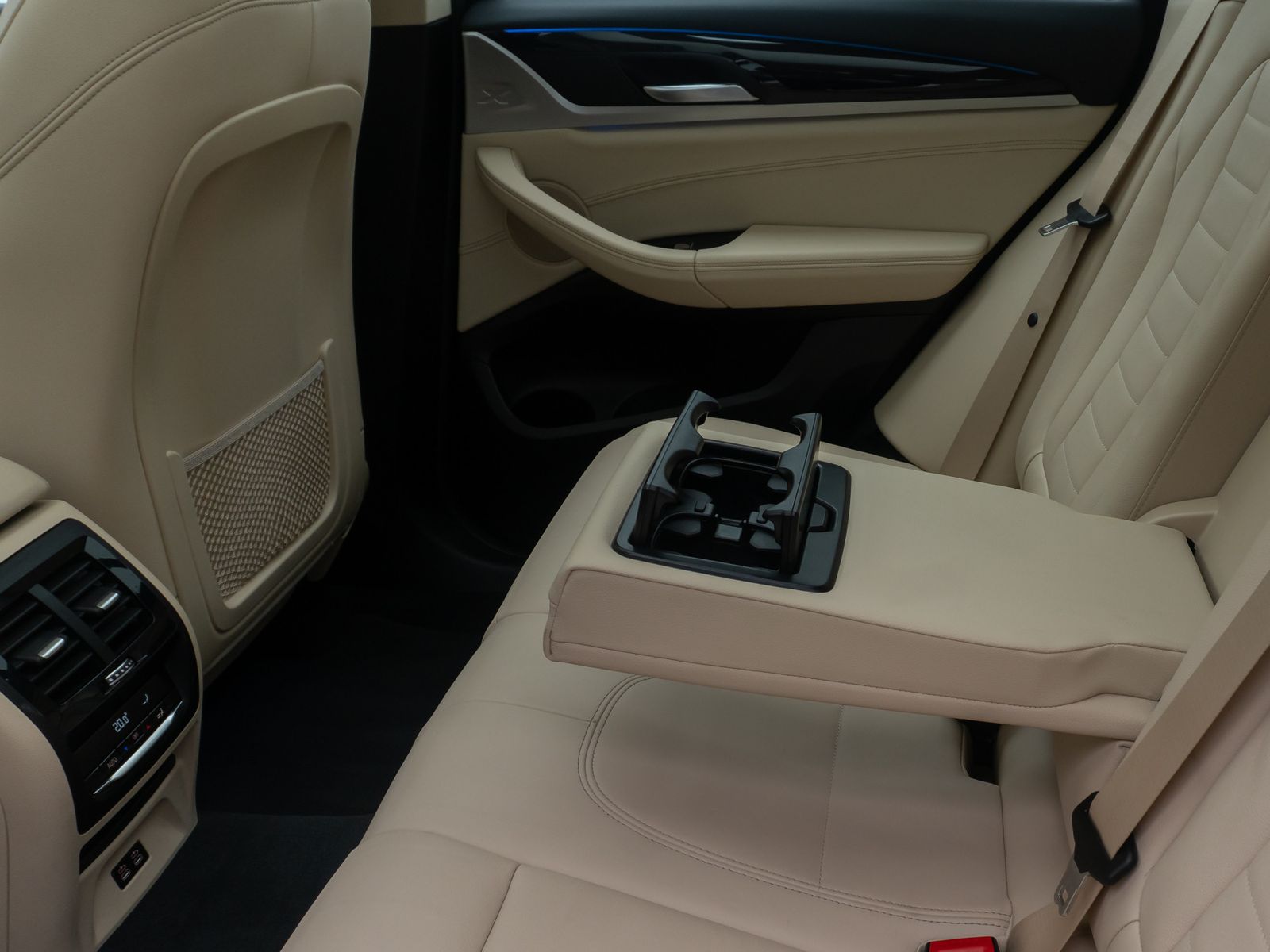 Fahrzeugabbildung BMW X3 xD30e xLine 360°HUD DAB HIFi Panorama Komfort