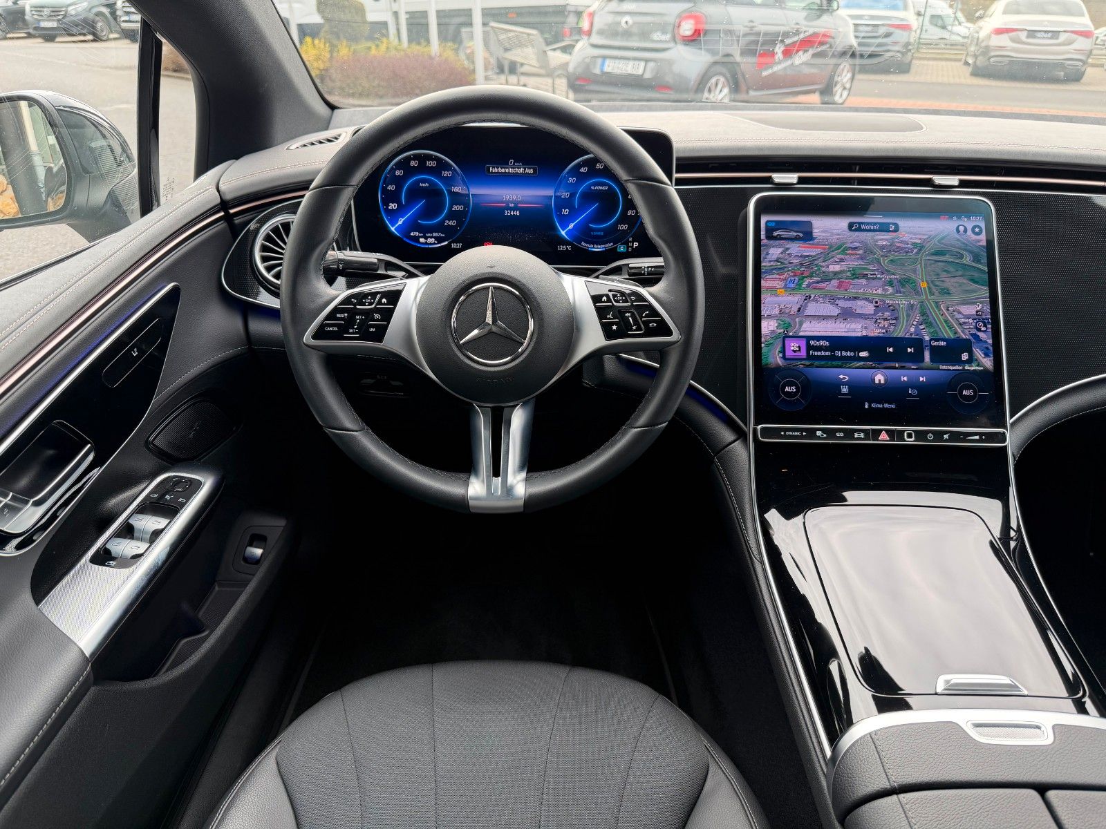 Fahrzeugabbildung Mercedes-Benz EQE 300 Avantgarde+AHK+RFK+Ambiente+HaLenkung