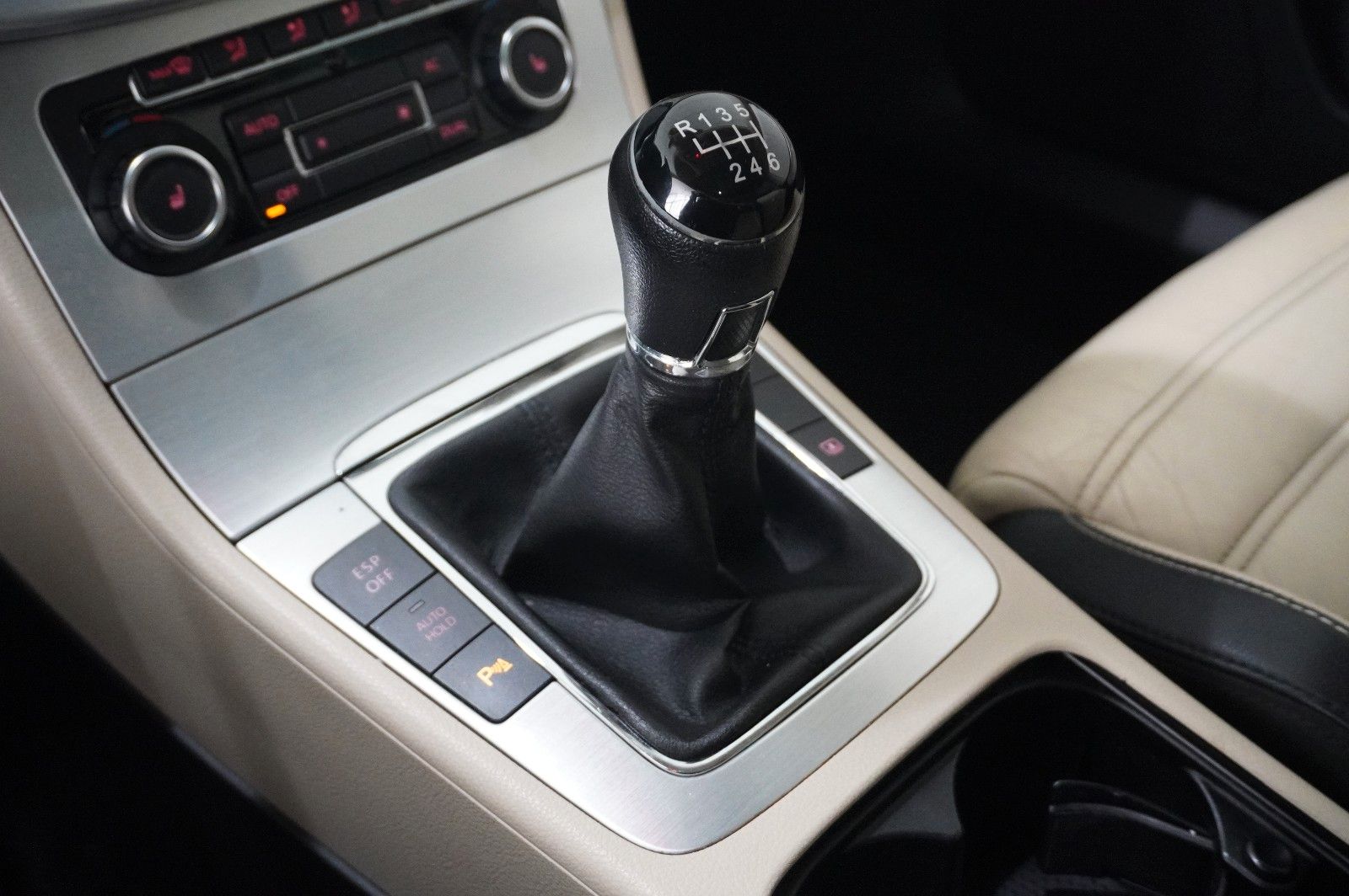 Fahrzeugabbildung Volkswagen Passat CC 2.0 TDI COUPE NAVI/BI-XENON/SHZ/PANO.