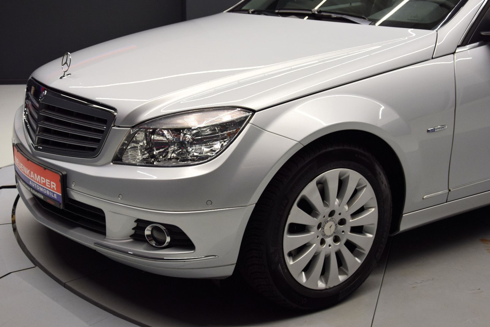 Fahrzeugabbildung Mercedes-Benz C 180 CGI Elegance Limousine Automatik 1. Hand