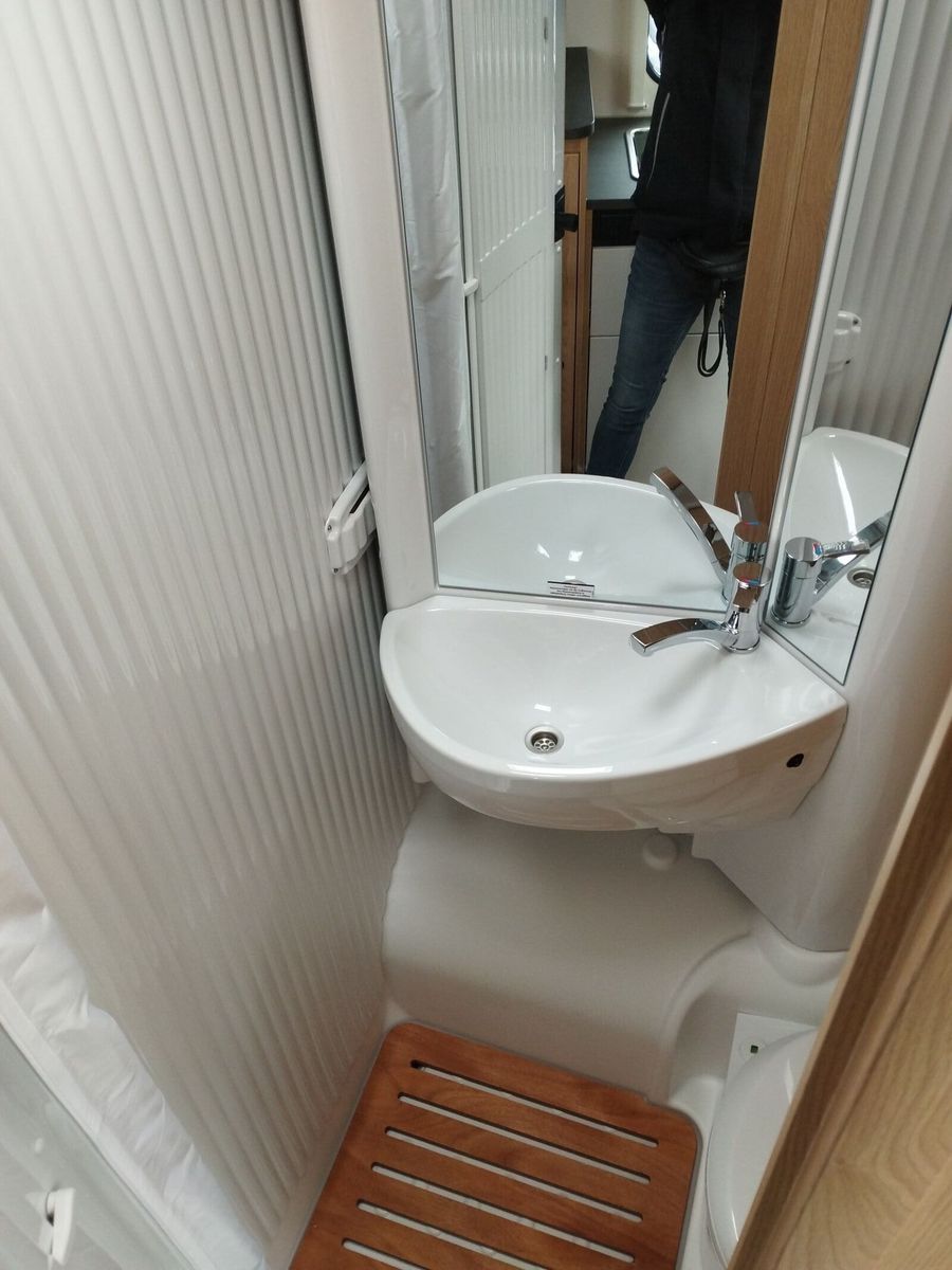 Fahrzeugabbildung Sunlight Adventure V 66 Automatik, Dörr Edition, TV