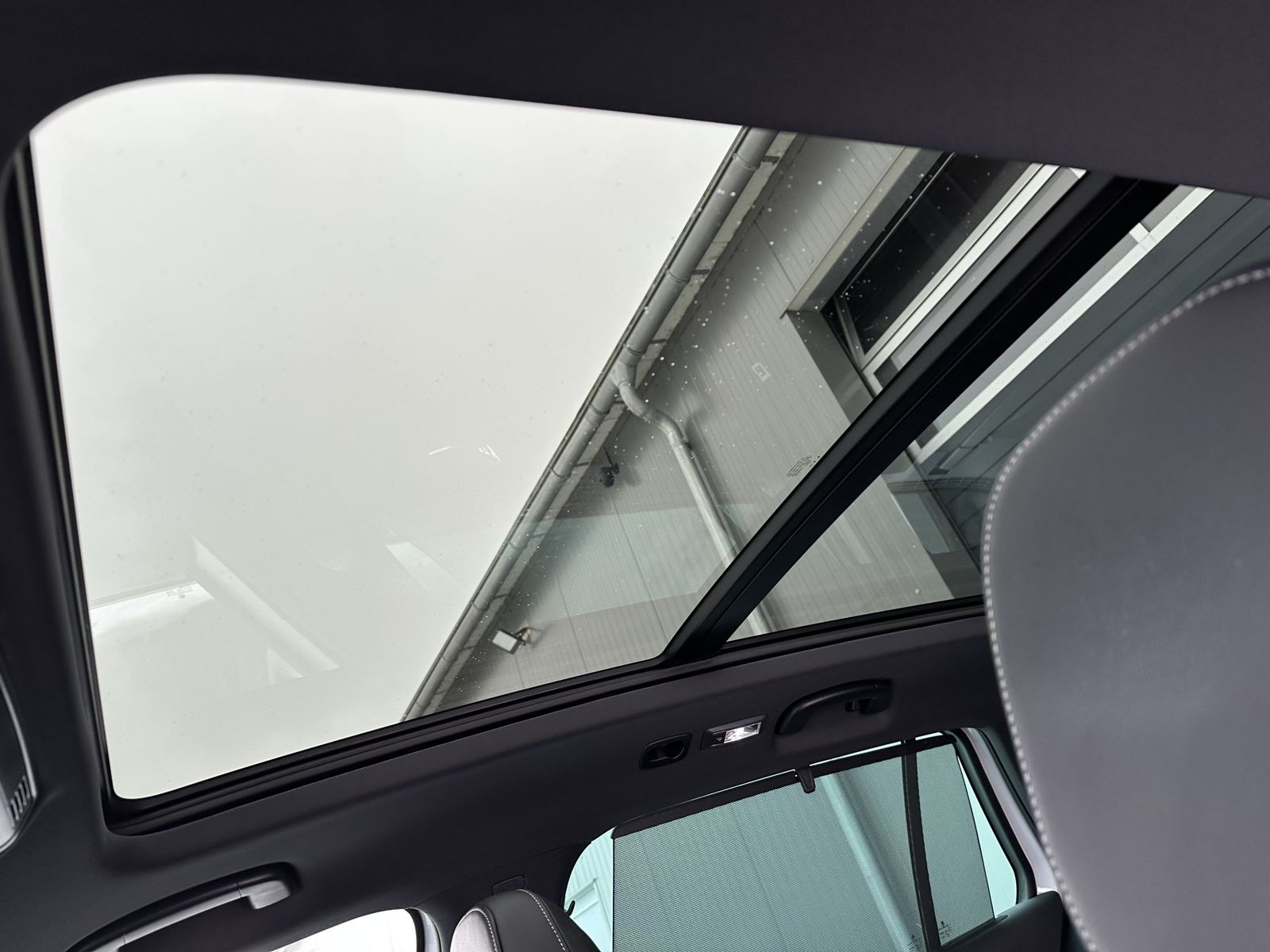 Fahrzeugabbildung SKODA Superb Combi Sportline 4x4 NAV+LED+PANO+360°+PLA