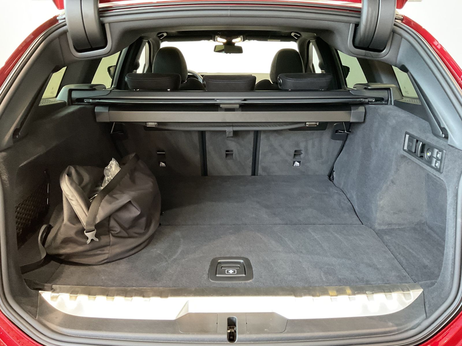 Fahrzeugabbildung BMW 330e xDrive Lenkradhzg. | M Sportpaket pro | Pan