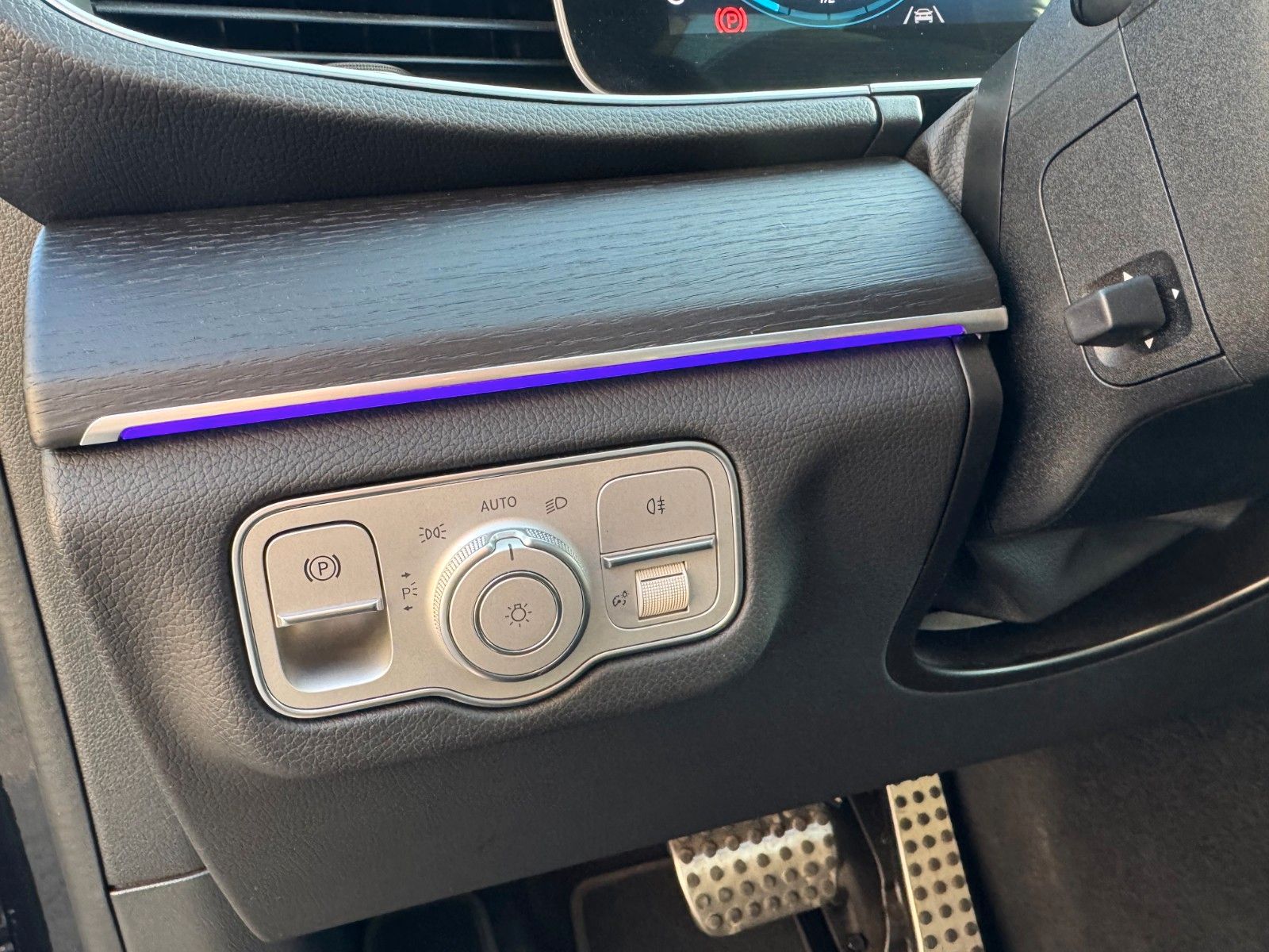 Fahrzeugabbildung Mercedes-Benz GLE 300 d AMG BURM+AHK+AIRM+PANO+MEMORY+21"