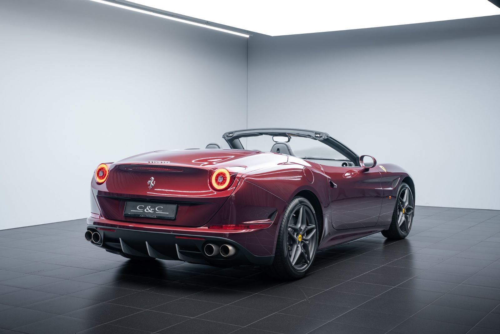 Fahrzeugabbildung Ferrari California T ATELIER/SPECIAL COLOUR/WENIG KM