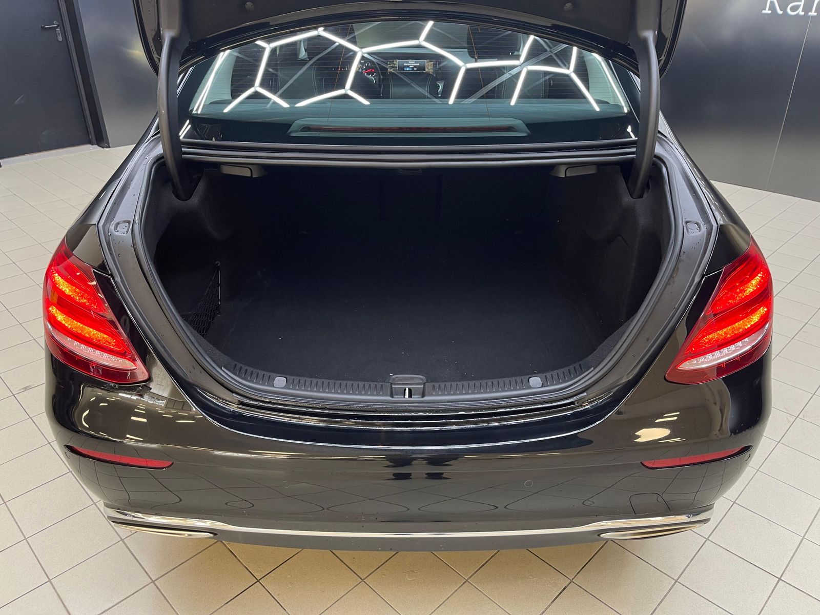 Fahrzeugabbildung Mercedes-Benz E 400 4M Exclusiv MULTIB+STDHZ+MEMO+360°+ACC+AMG