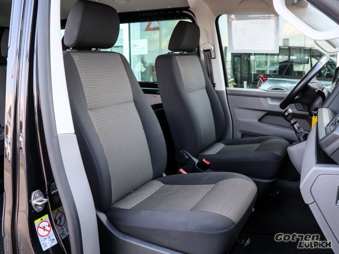 Fahrzeugabbildung Volkswagen Transporter Kombi 2.0 TDI Navi Klima PDC AHK