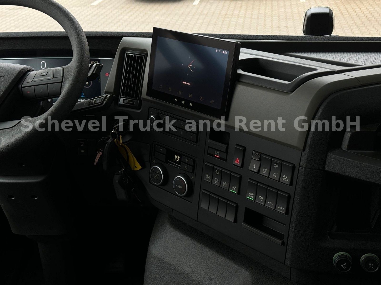 Fahrzeugabbildung Volvo FM 330 6x2 Doppelkabine Fahrgestell ADR