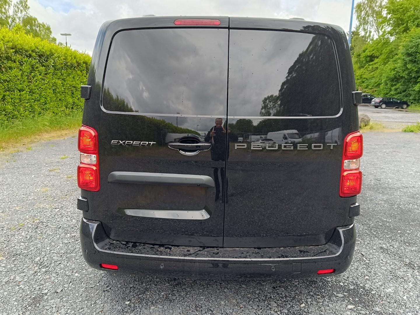 Peugeot Expert 6 Sitzer Doppelkabine Doka Holzausstattun