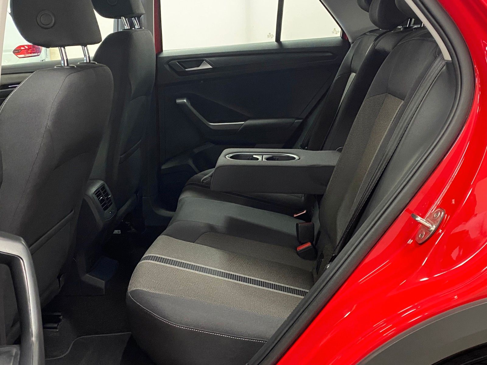 Fahrzeugabbildung Volkswagen T-Roc 1.0 TSI Style+NAVIGATION+SHZ+PDC+17"ALU+++
