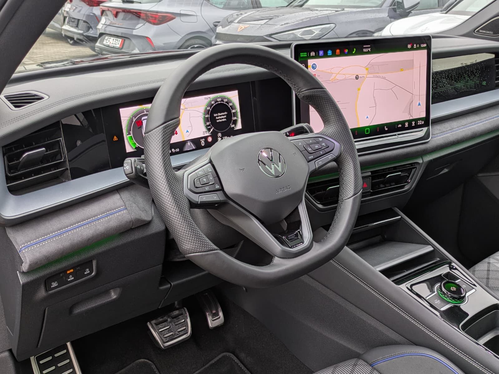 Fahrzeugabbildung Volkswagen Tayron 2.0 TDI 4M R-Line BLACK*7Si*MATRIX*PANO