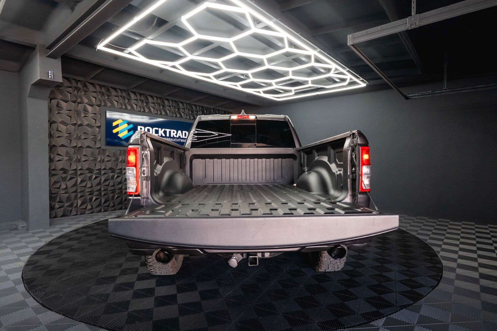 Fahrzeugabbildung Dodge RAM 5.7 V8 HEMI 4x4 OFFROAD LONGBED AXLE LOCK