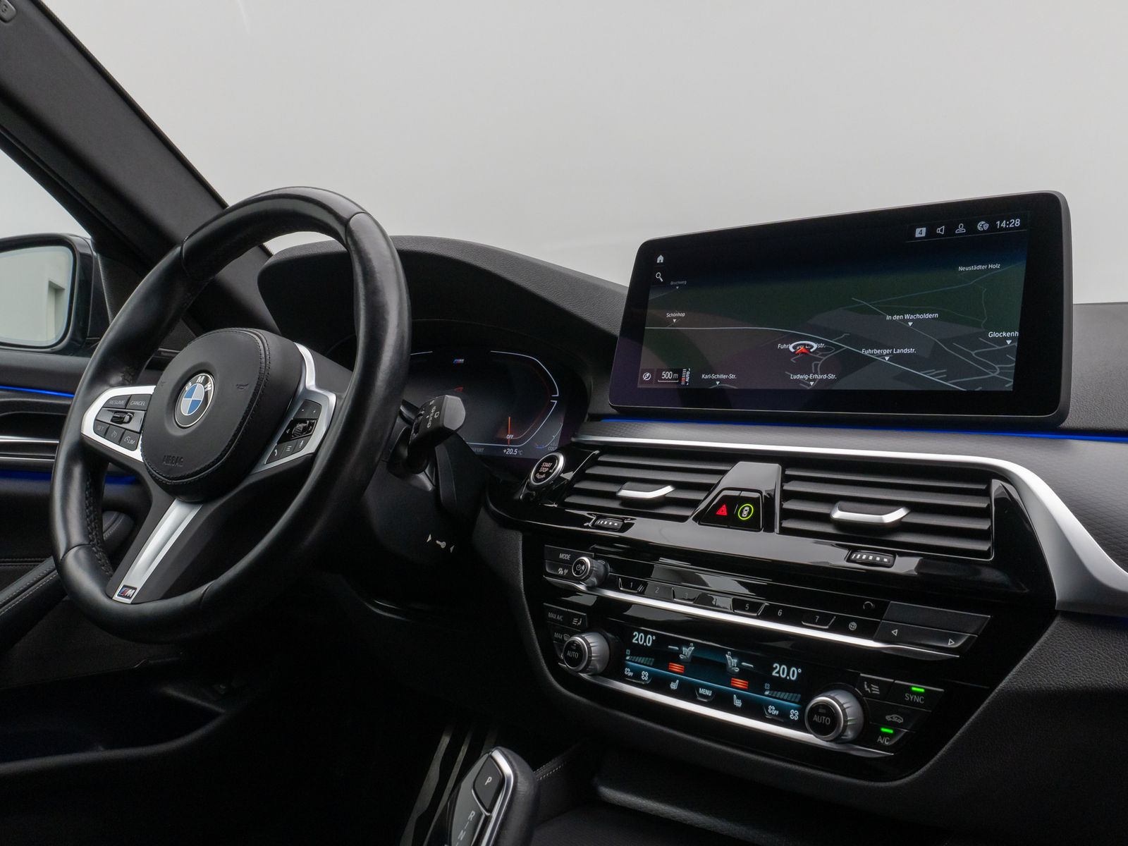 Fahrzeugabbildung BMW 530d xD M Sport Kamera HUD DAB H/K Komfort Alarm