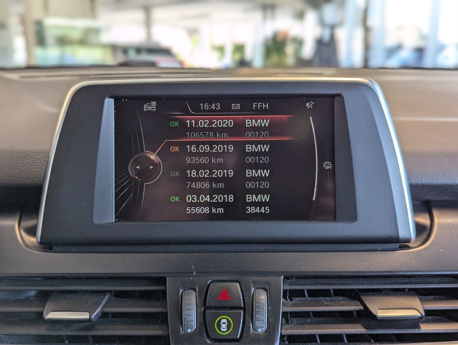 BMW 220 Active Tourer d xDrive LED Pano Navi SHZ AHK - Image 27