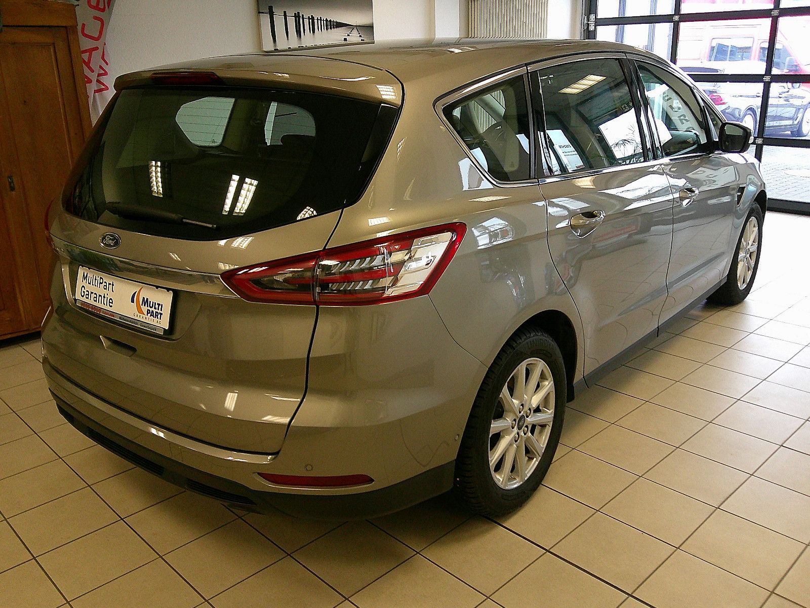 Fahrzeugabbildung Ford S-MAX Titanium / NAVI / DAB / AHK / LED