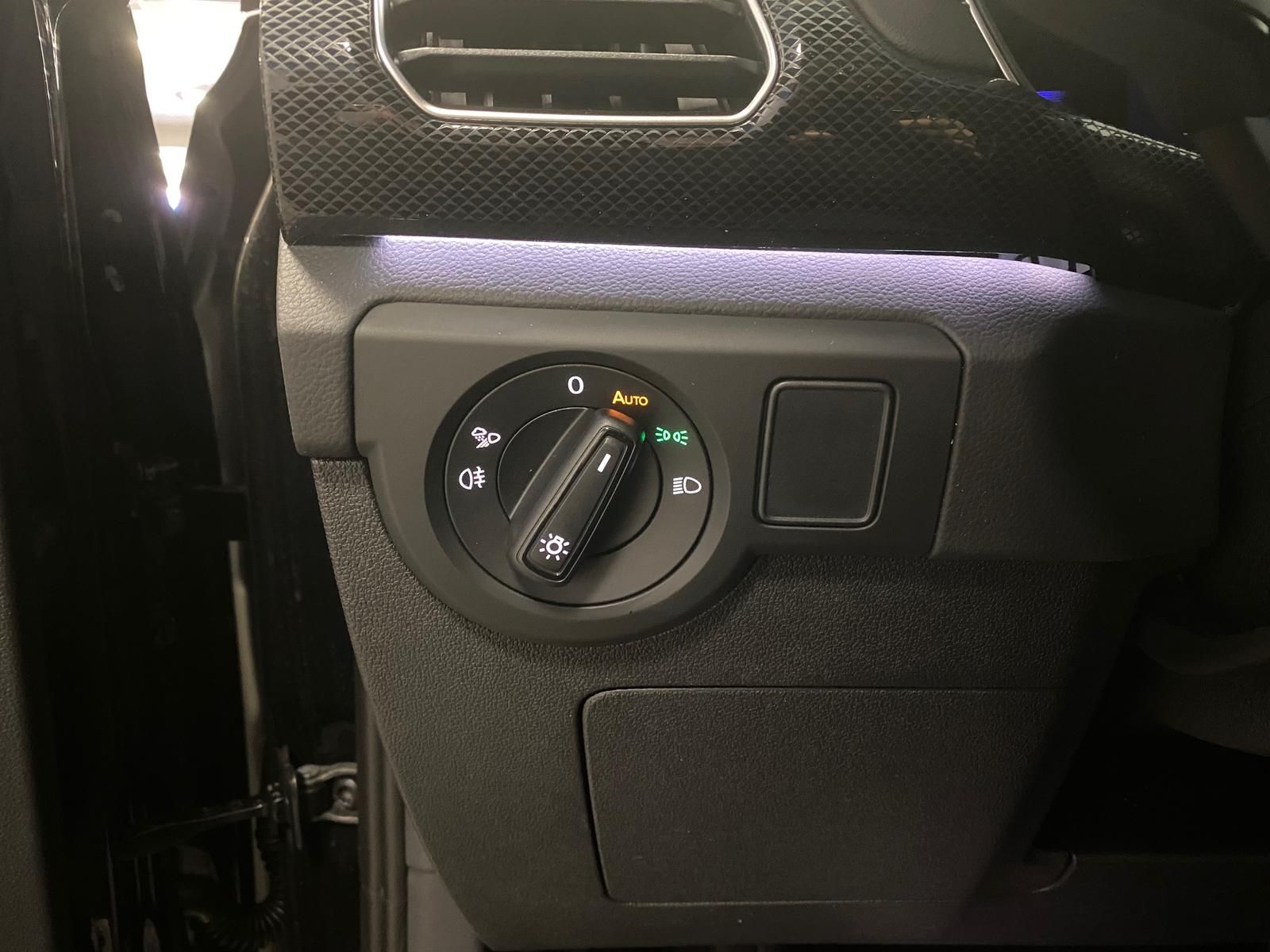 Fahrzeugabbildung Volkswagen T-Cross 1.5 TSI DSG BLACK STYLE R-Line+AHK+ACC++