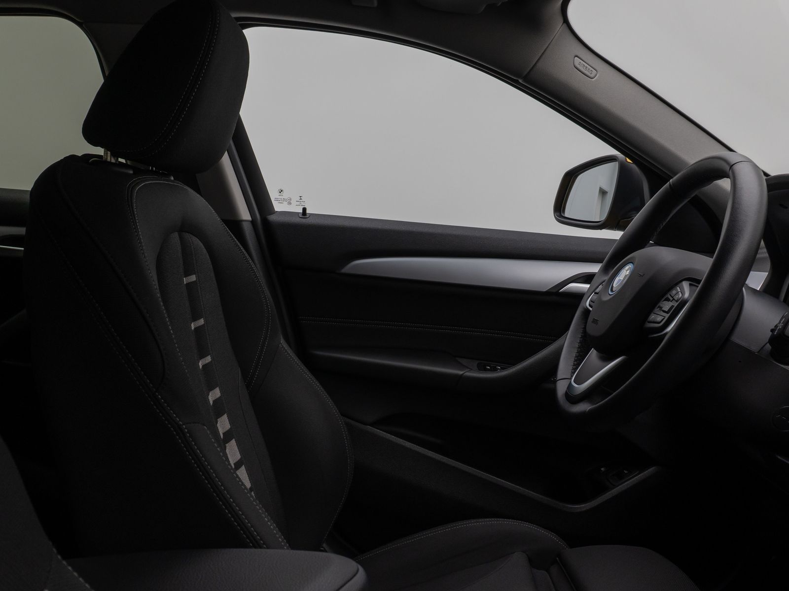 Fahrzeugabbildung BMW X2 xD25e Kamera HUD DAB Navi+ Alarm Sport LED