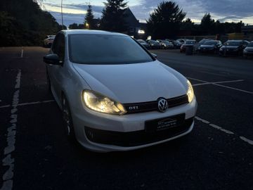 Volkswagen Golf - 2