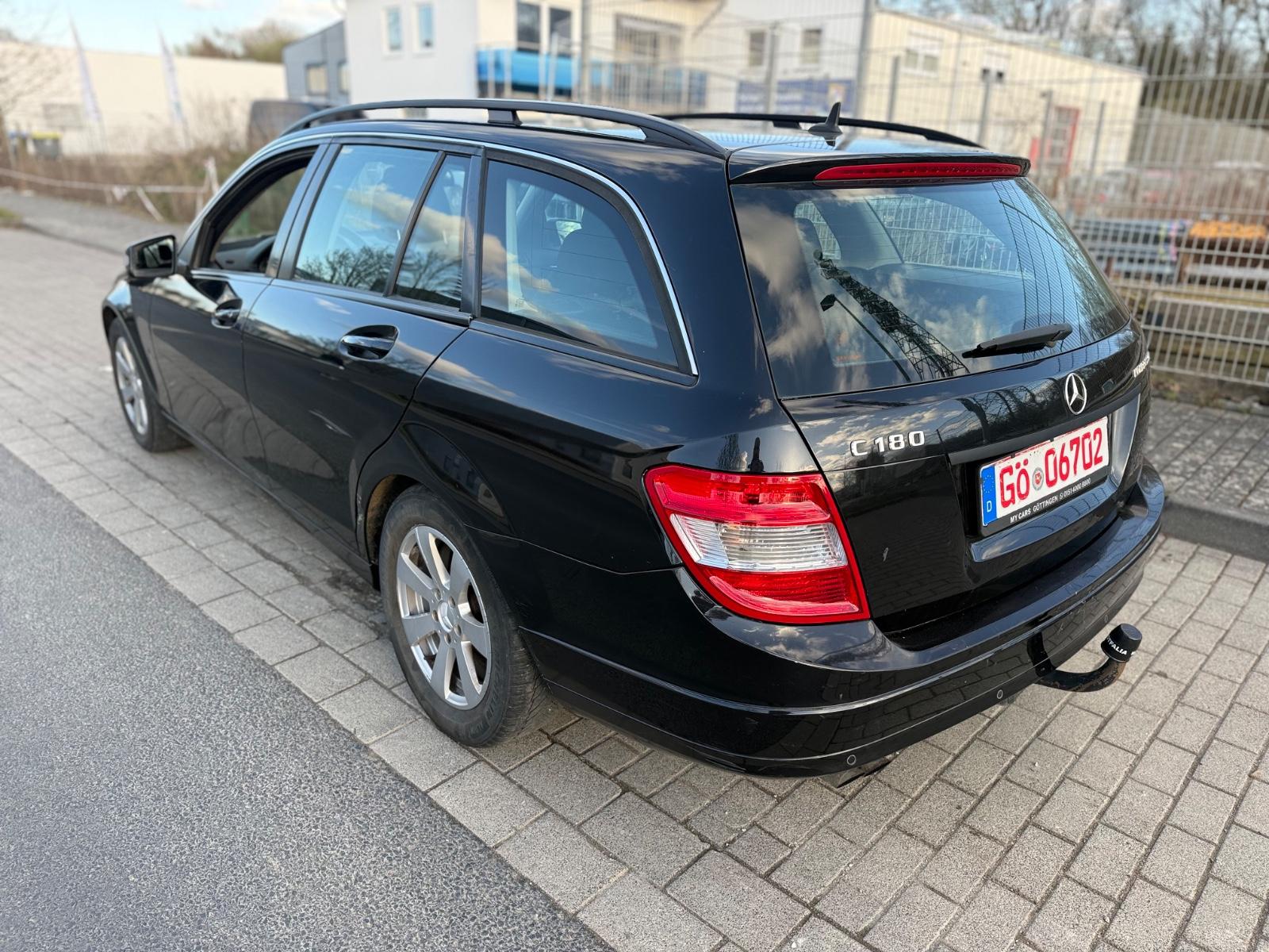 Mercedes-Benz C180 2009 — interior