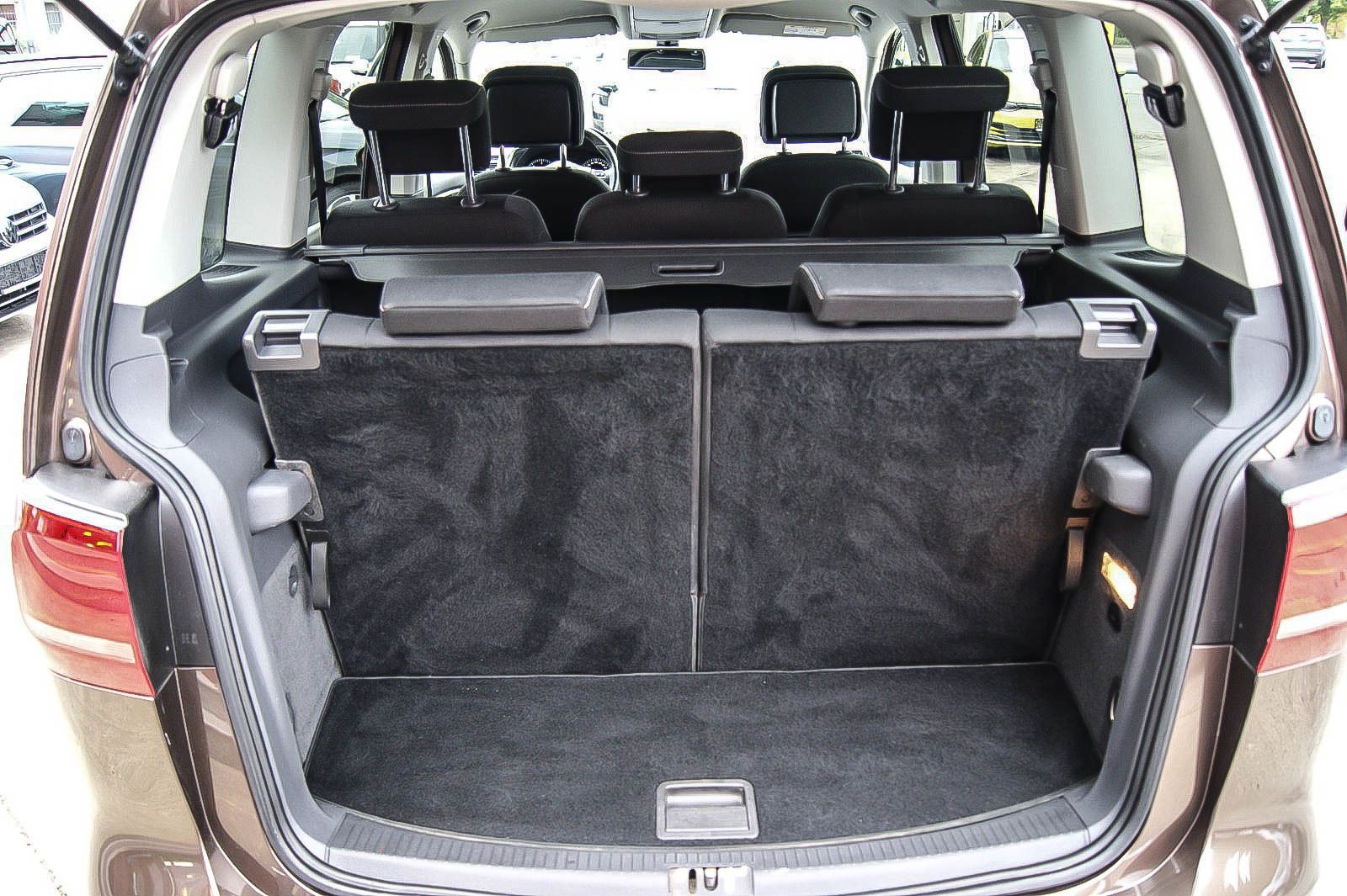 Fahrzeugabbildung Volkswagen Touran 16TDI Cup BI-XENON 7-SITZE SITZG PARKLENK
