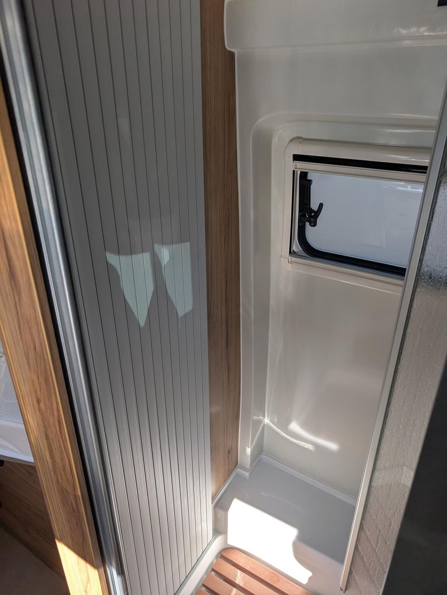 Fahrzeugabbildung Karmann Dexter 4x4 DE 570 AW Allrad 4x4, Rückfahrkamera