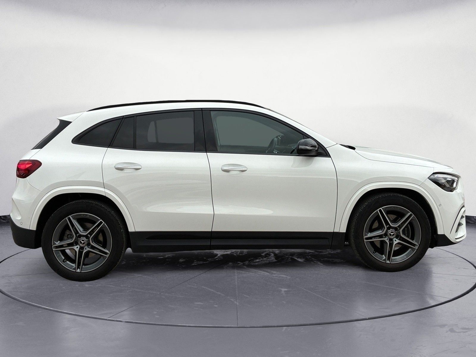 Mercedes-Benz GLA 220 4 MATIC AMG LED TEMPOMAT PANORAMA NAVI foto 5