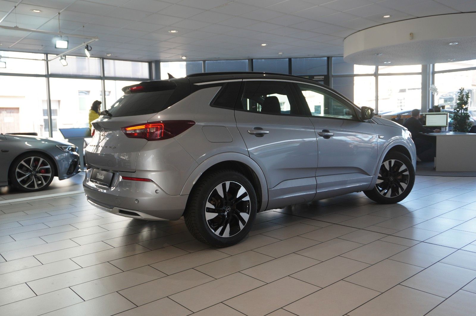 Fahrzeugabbildung Opel Grandland (X) ULTIMATE 4HYBRID NAVI/LED/SPORT/SH