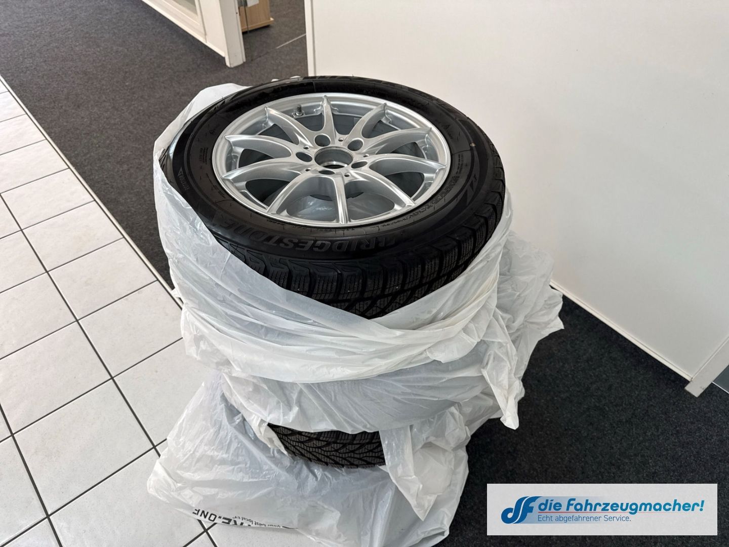 Fahrzeugabbildung Mercedes-Benz E 200 CGI BlueEf.Avantgarde LED Klimaaut Ambient