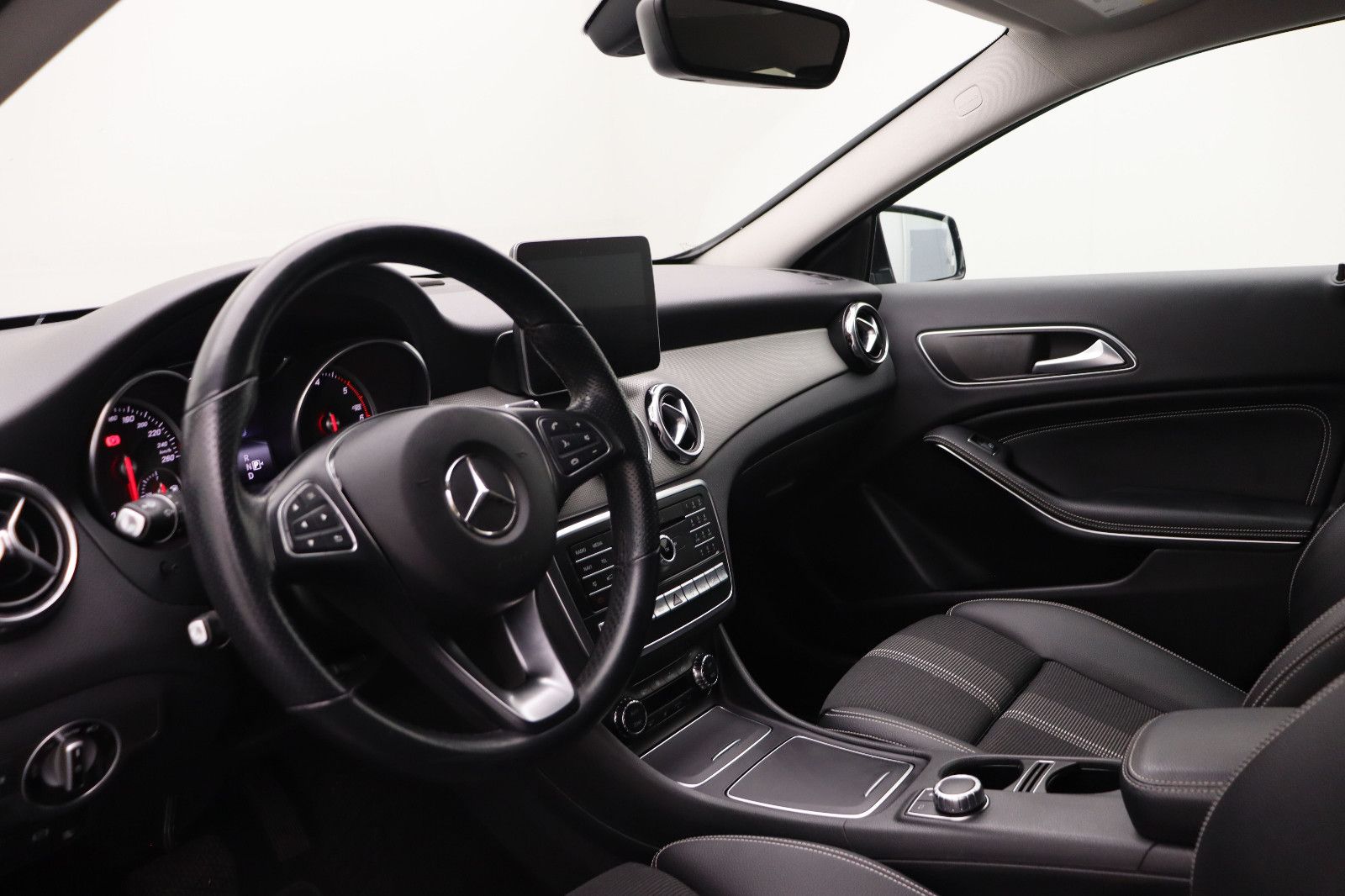 Fahrzeugabbildung Mercedes-Benz GLA 220 d 4Matic AHK NAVI KAMERA LED