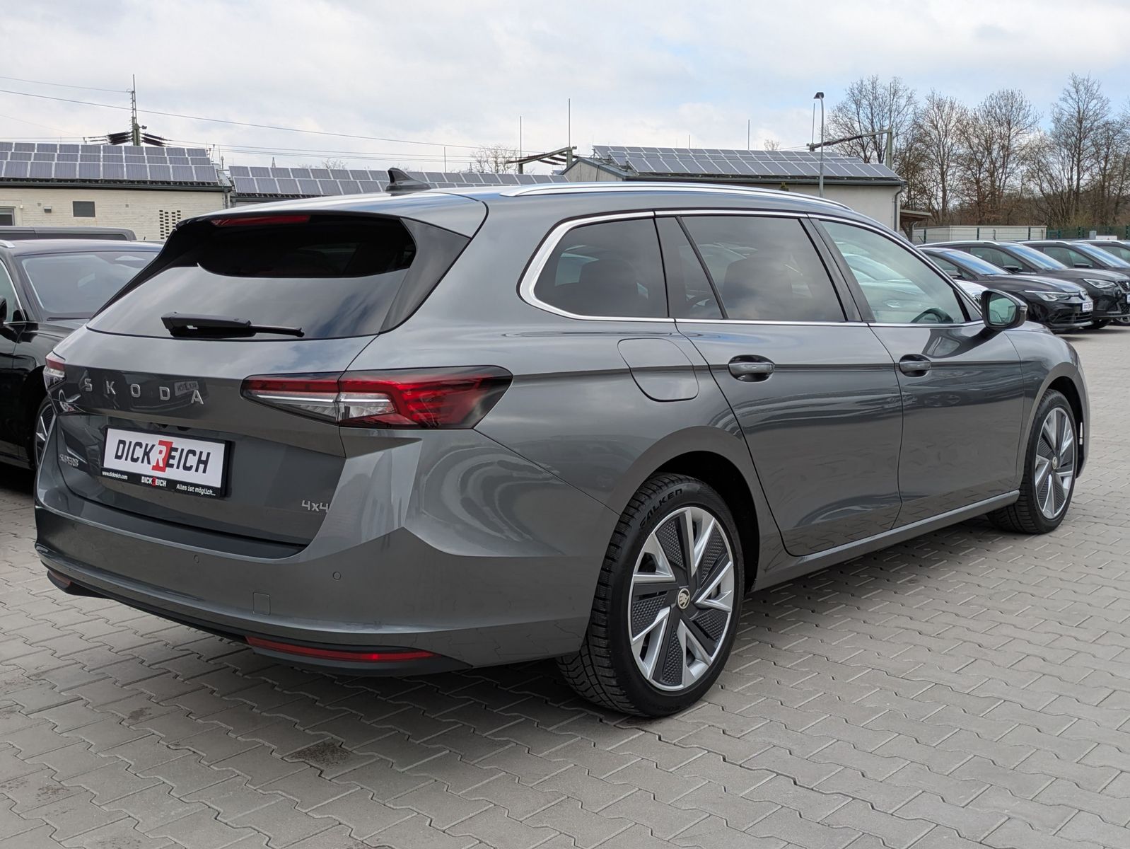 Fahrzeugabbildung SKODA Superb 2.0 TDI 4x4 Selection MATRIX*AHK*5J GAR.