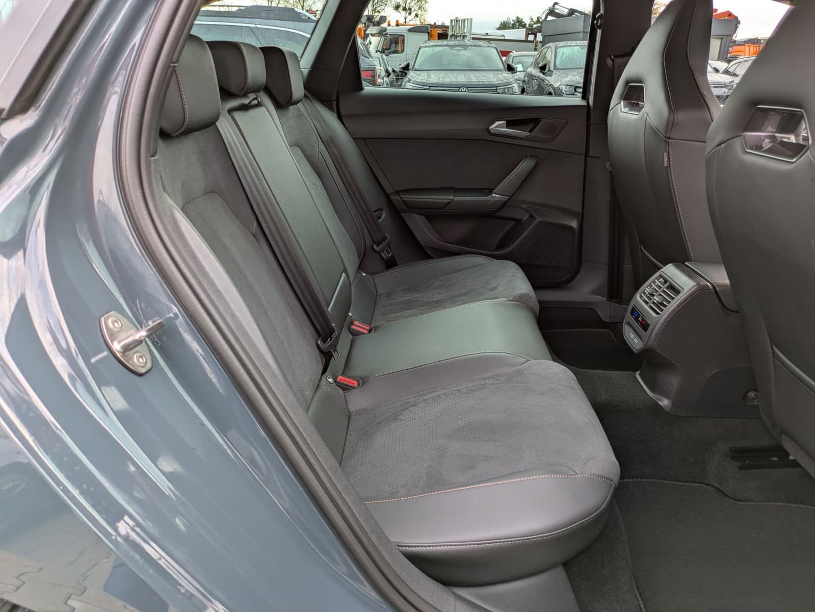 Fahrzeugabbildung CUPRA Leon 1.5 eTSI EDGE MATRIX*ACC*KAM*18"5JGARANTIE