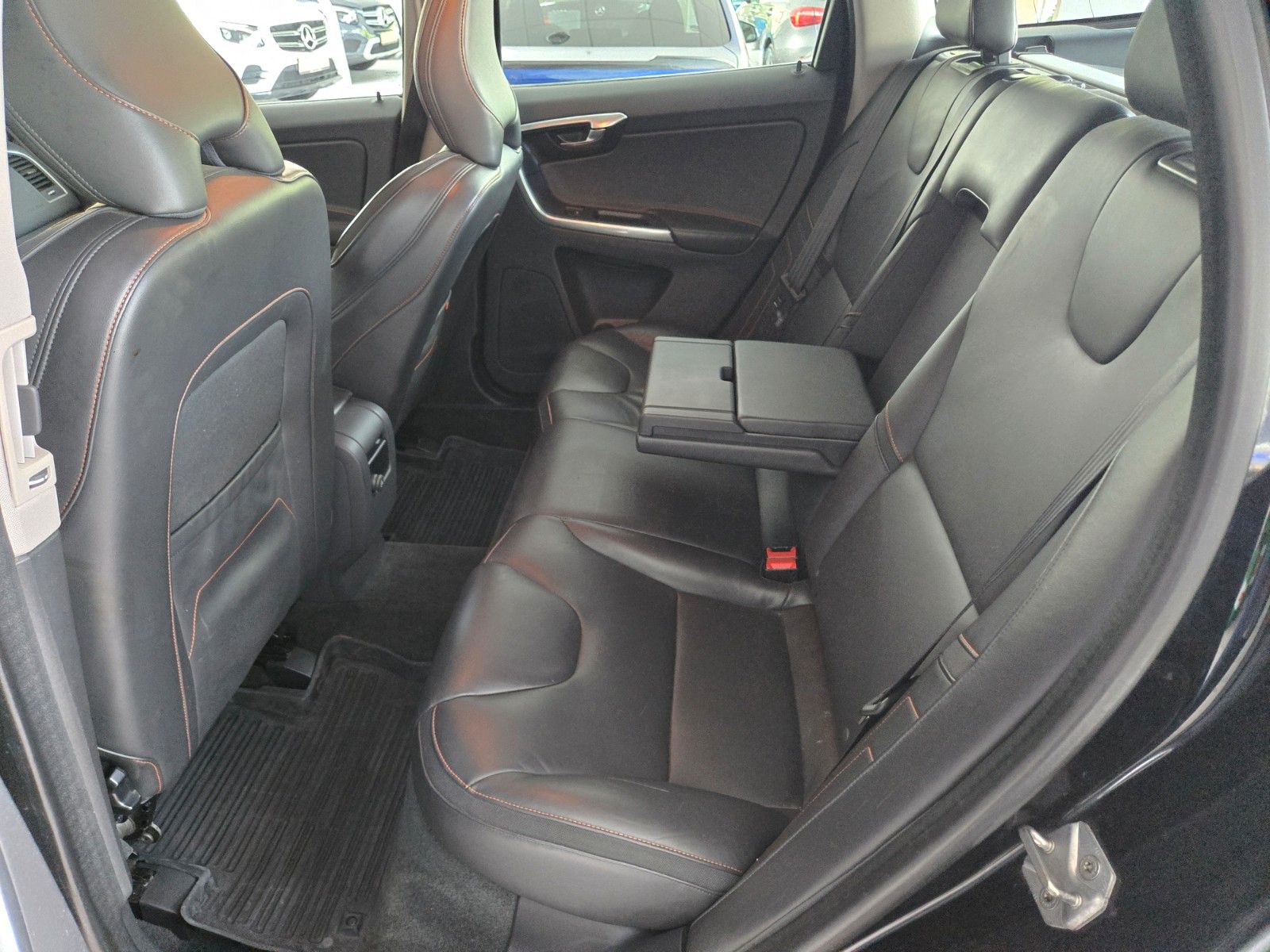 Fahrzeugabbildung Volvo XC60* D4 AWD, Ocean Race AWD