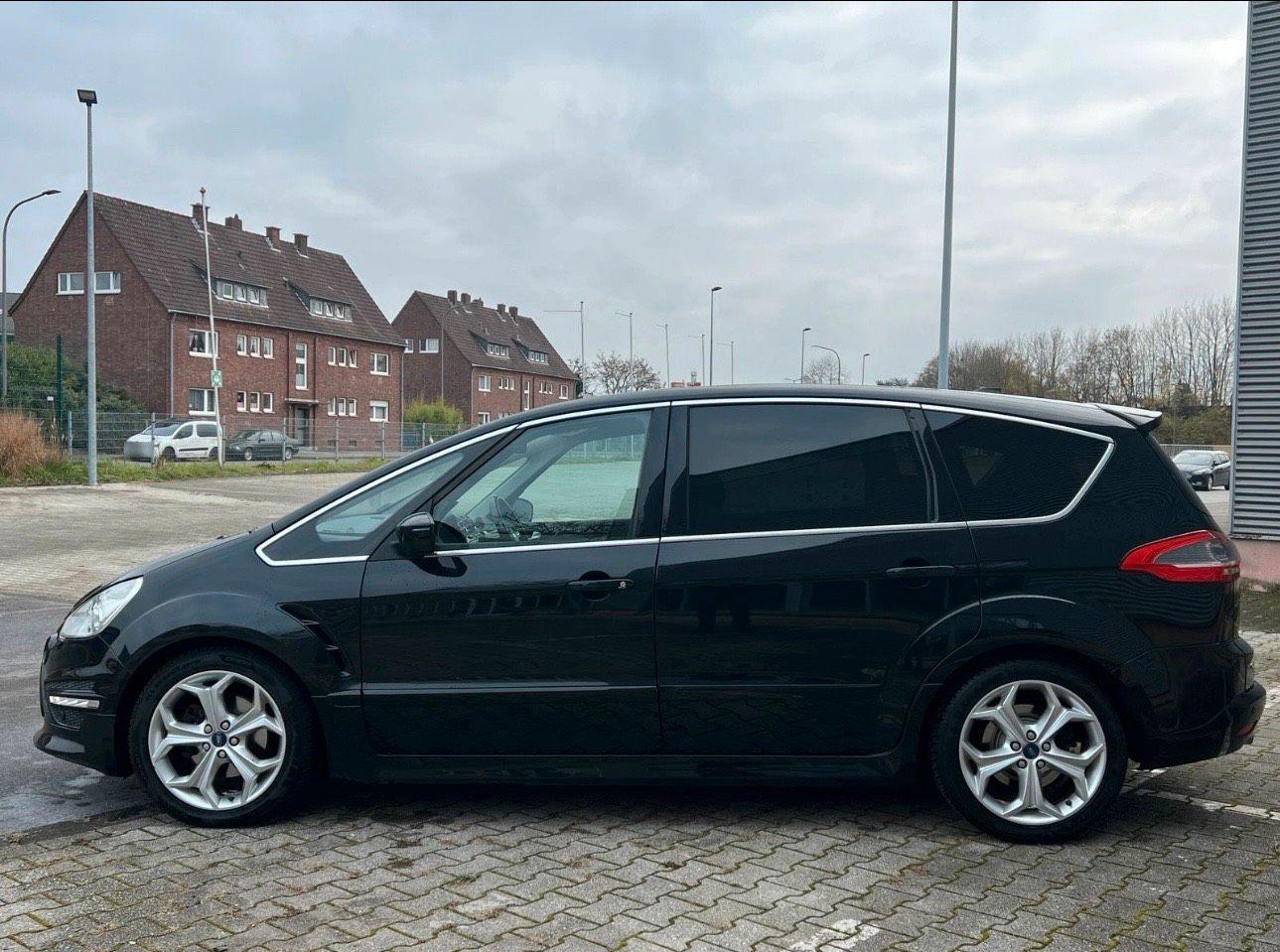 Ford S-MAX 2011 — вигляд ззаду