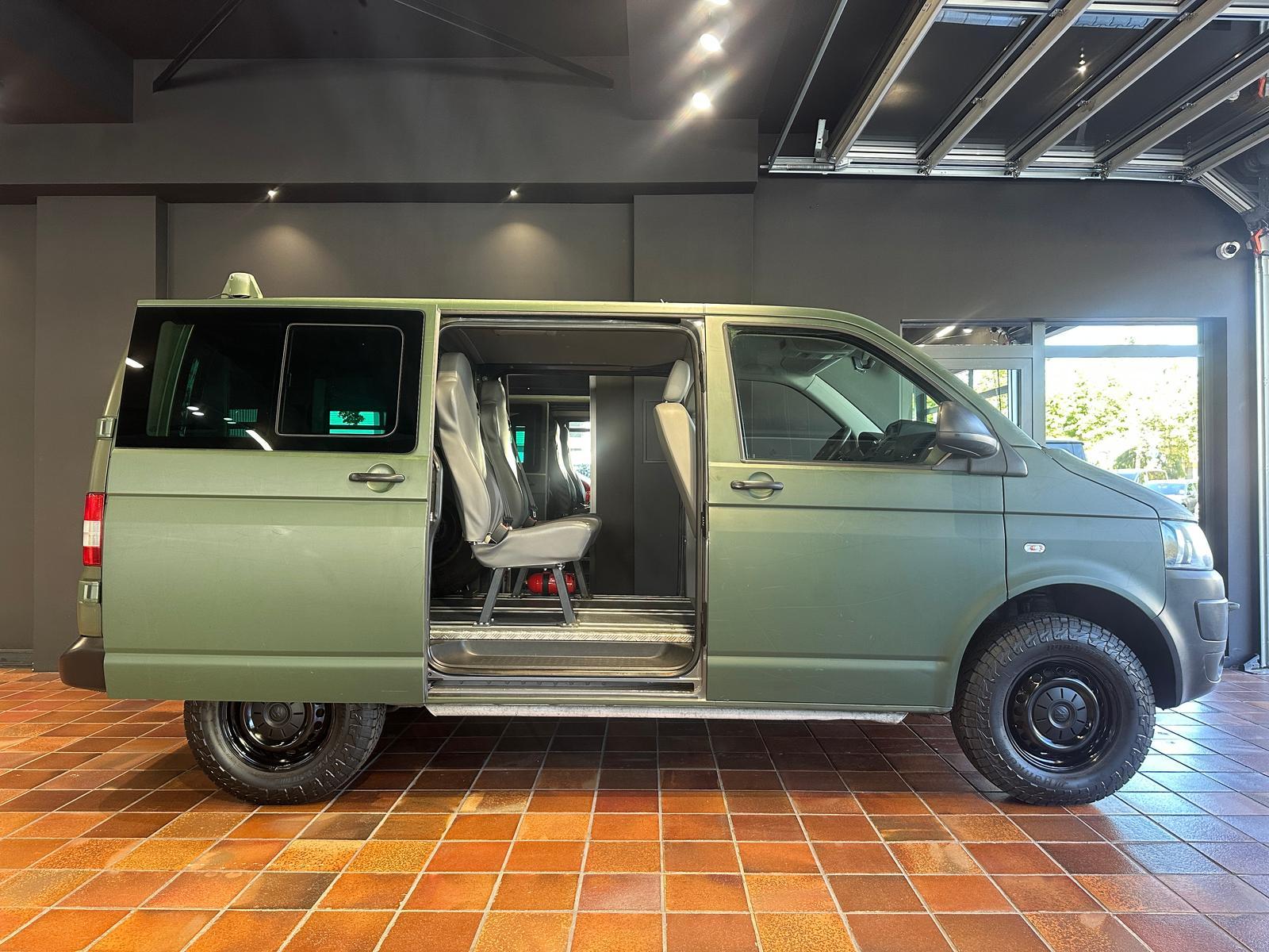 Volkswagen T5 WIDDER 4MOTION KURZ SEIKEL ROCKTON BUNDESWEHR