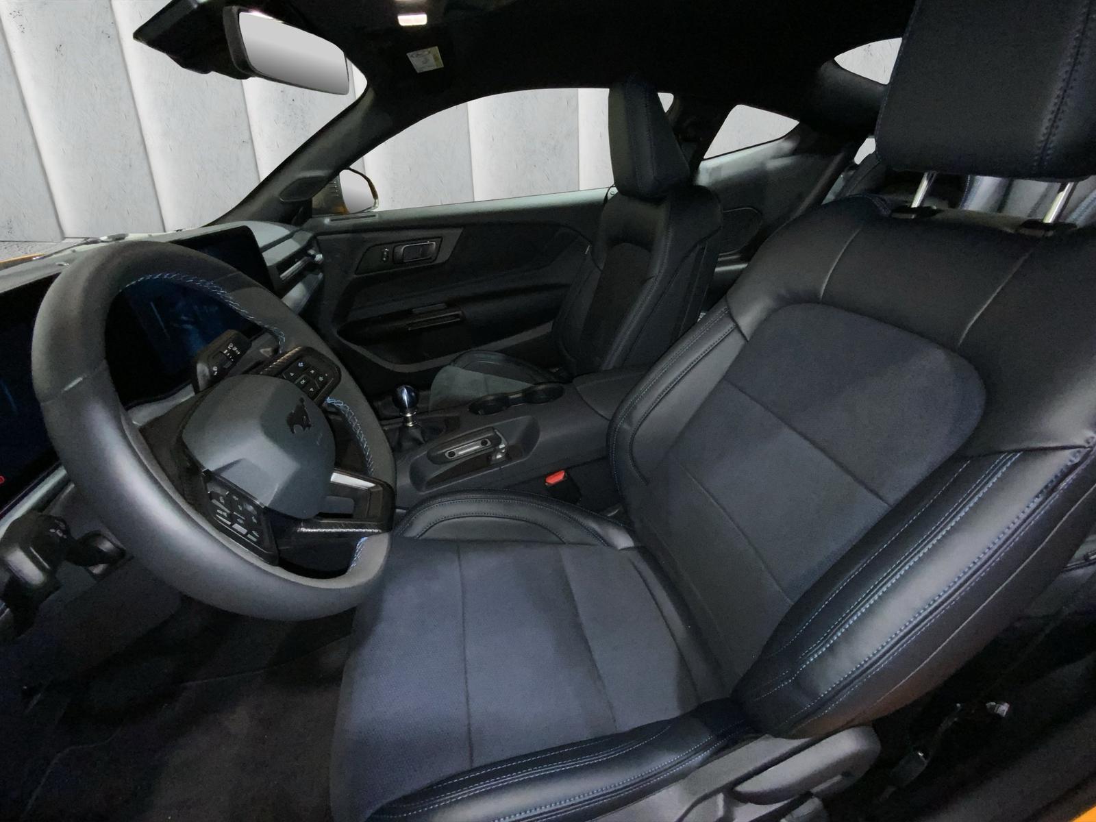 Ford Mustang Dark Horse Fastback V8 5.0 l Ti-VCT V8