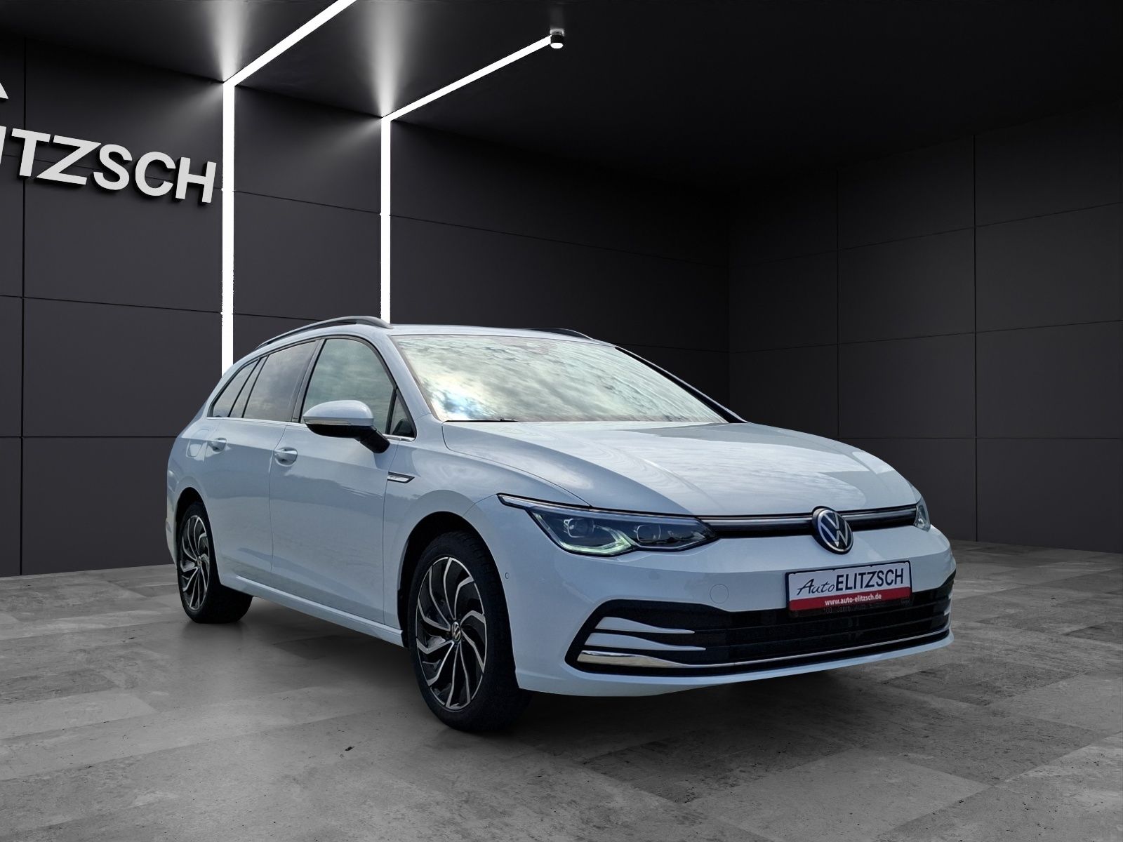 Fahrzeugabbildung Volkswagen Golf VIII Variant eTSI Stye DSG STH LED Navi AID