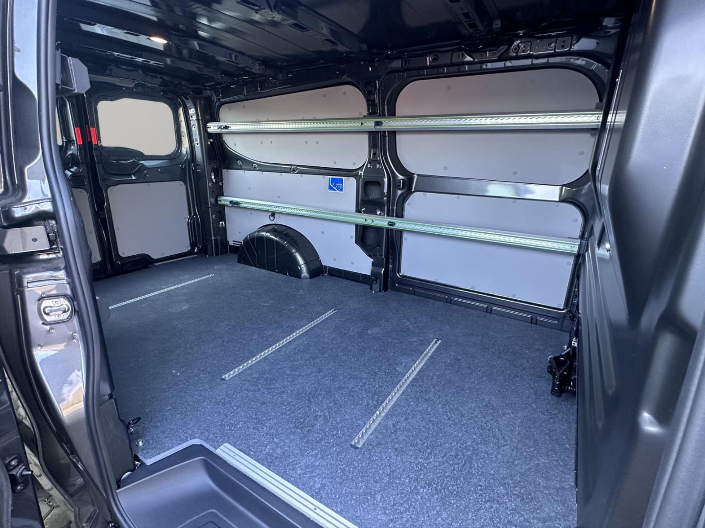 Fahrzeugabbildung Ford Transit Custom Kasten 300 L2 Trend FWD 2.0 EcoBl