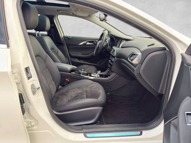 Infiniti Q30 1.6 16V Luxe Tech|Panorama|Kamera|BOSE|DAB