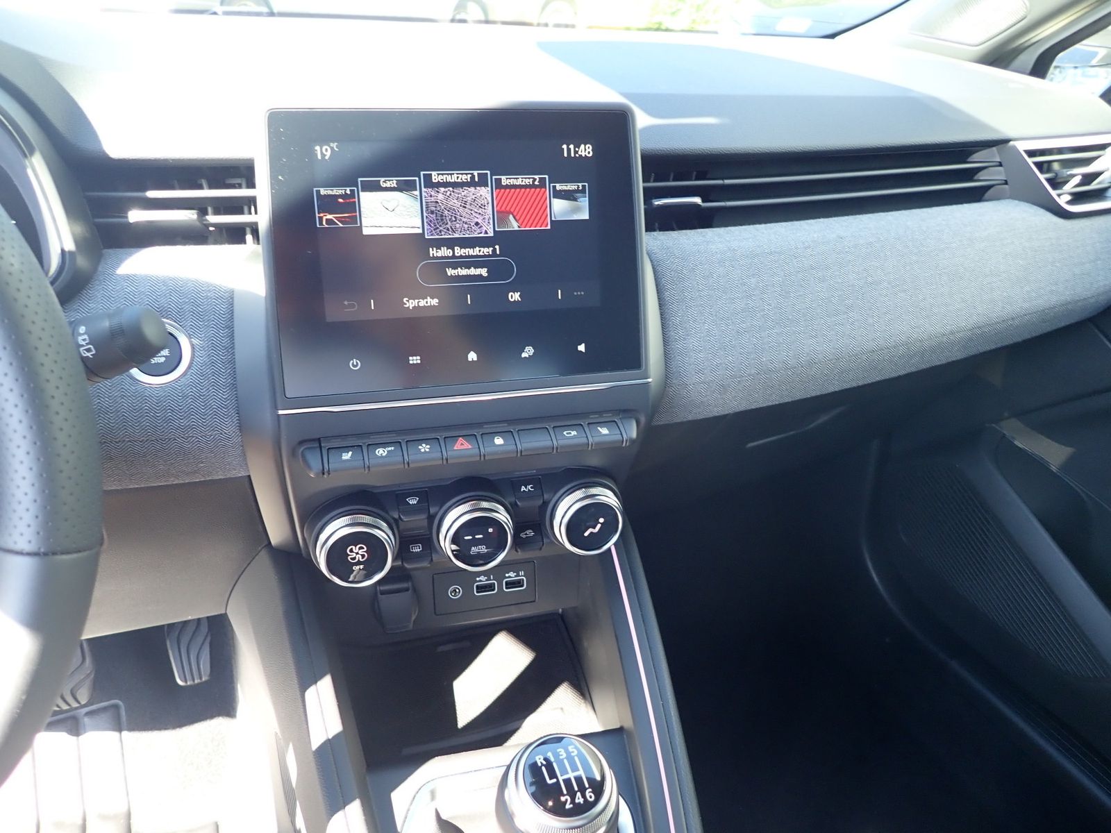 Fahrzeugabbildung Renault Clio Techno TCe 90