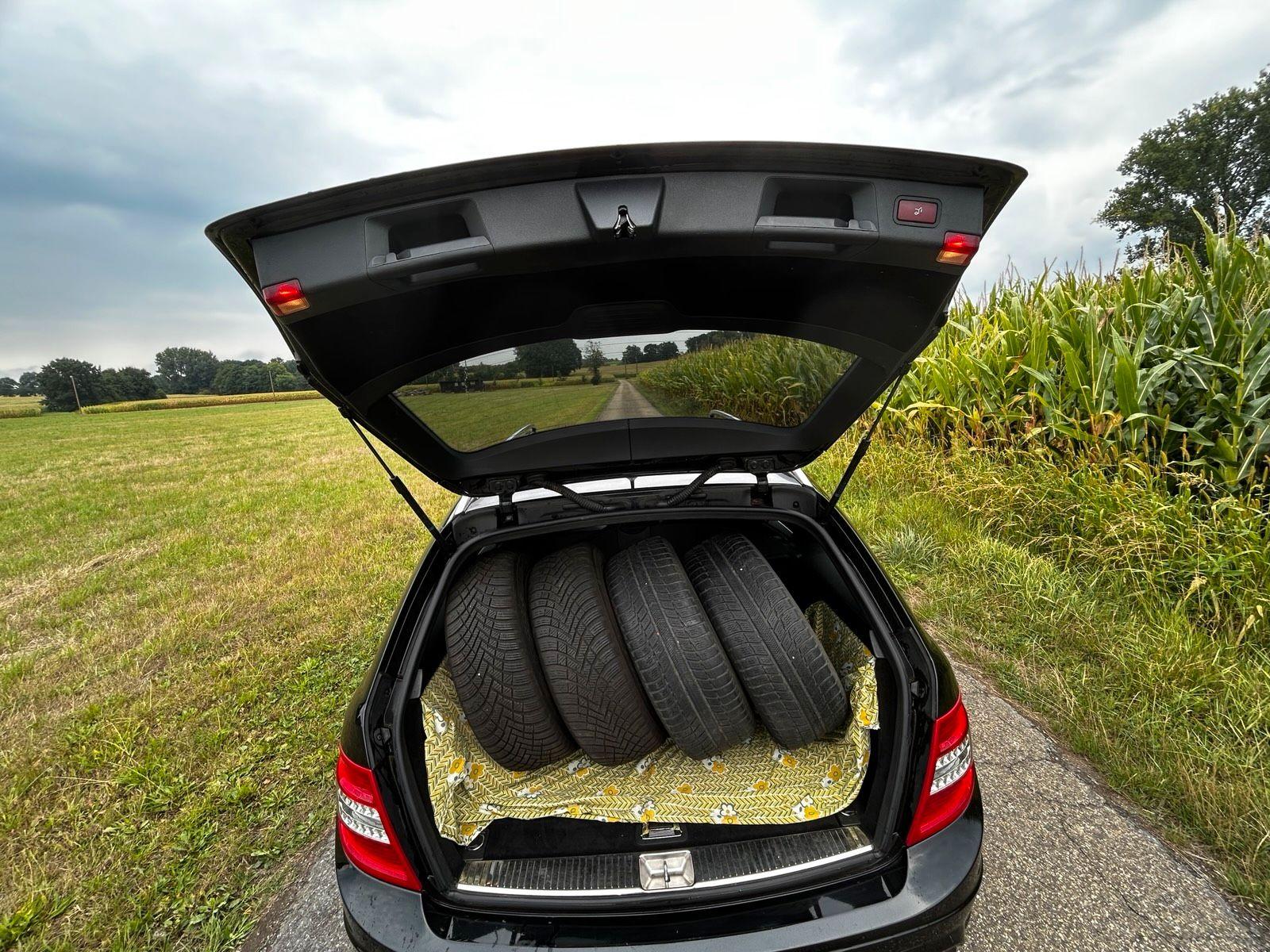 Mercedes-Benz C200 2009 — photo 12