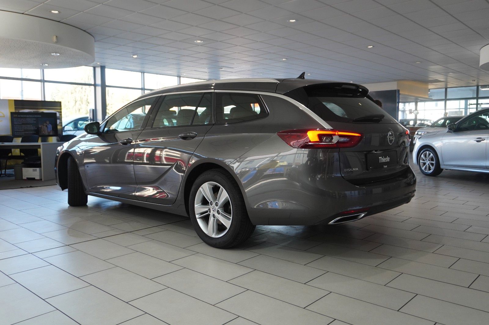 Fahrzeugabbildung Opel Insignia B ST 2.0D BUSINESS NAVI/LED/KAMERA/HUD