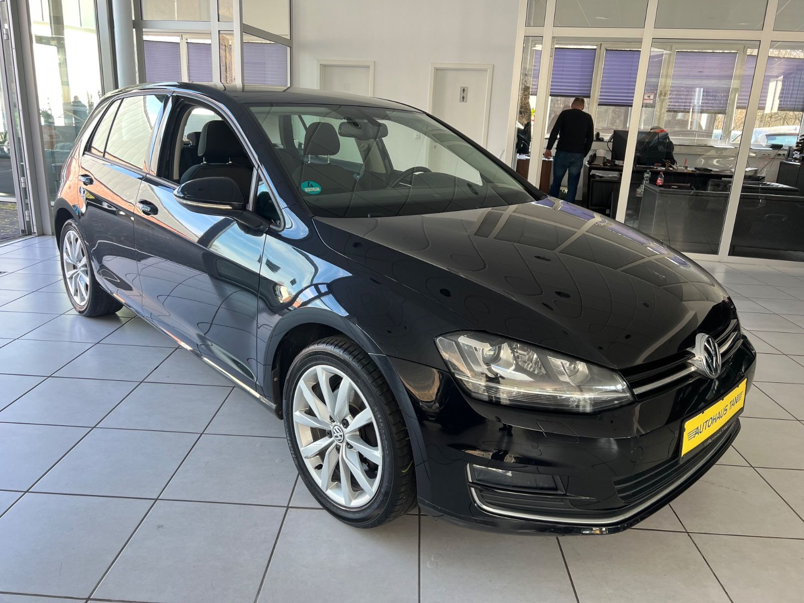 Fahrzeugabbildung Volkswagen Golf VII Lim. 2.0 TDI Highline BMT