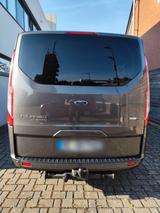 Ford Tourneo Custom mit Campingausstattung - Hybrid (Diesel/Elektro): Kleinbus
