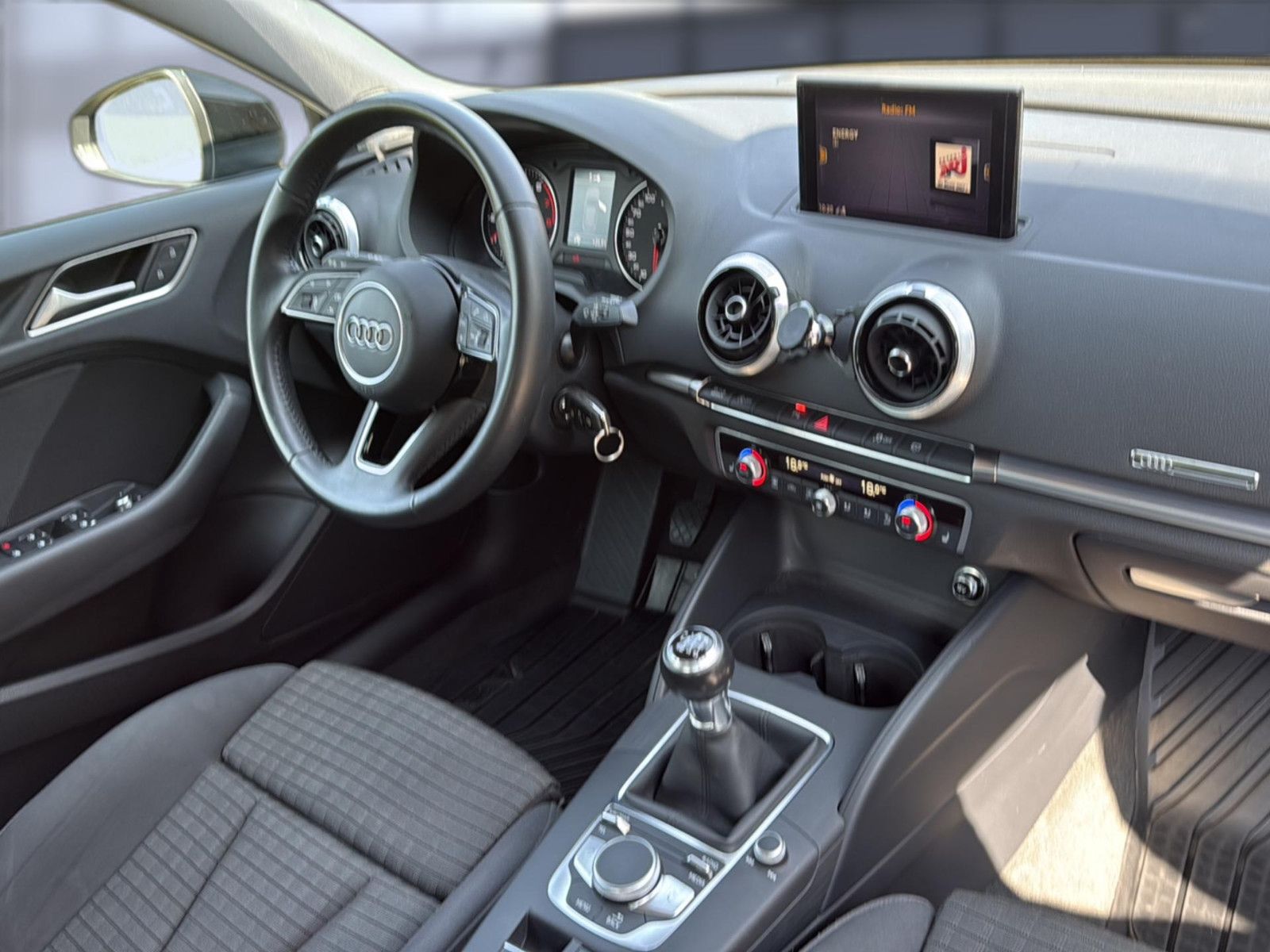 Fahrzeugabbildung Audi A3 Sportback 30 TFSI sport