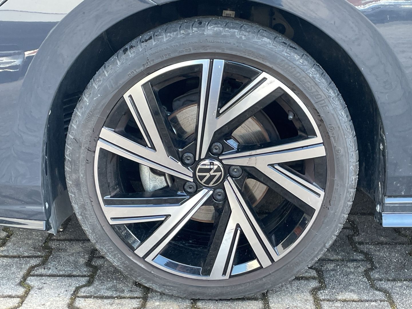 Golf VIII 1.5eTSI DSG R-Line AHK/Kamera/Navi/ACC
