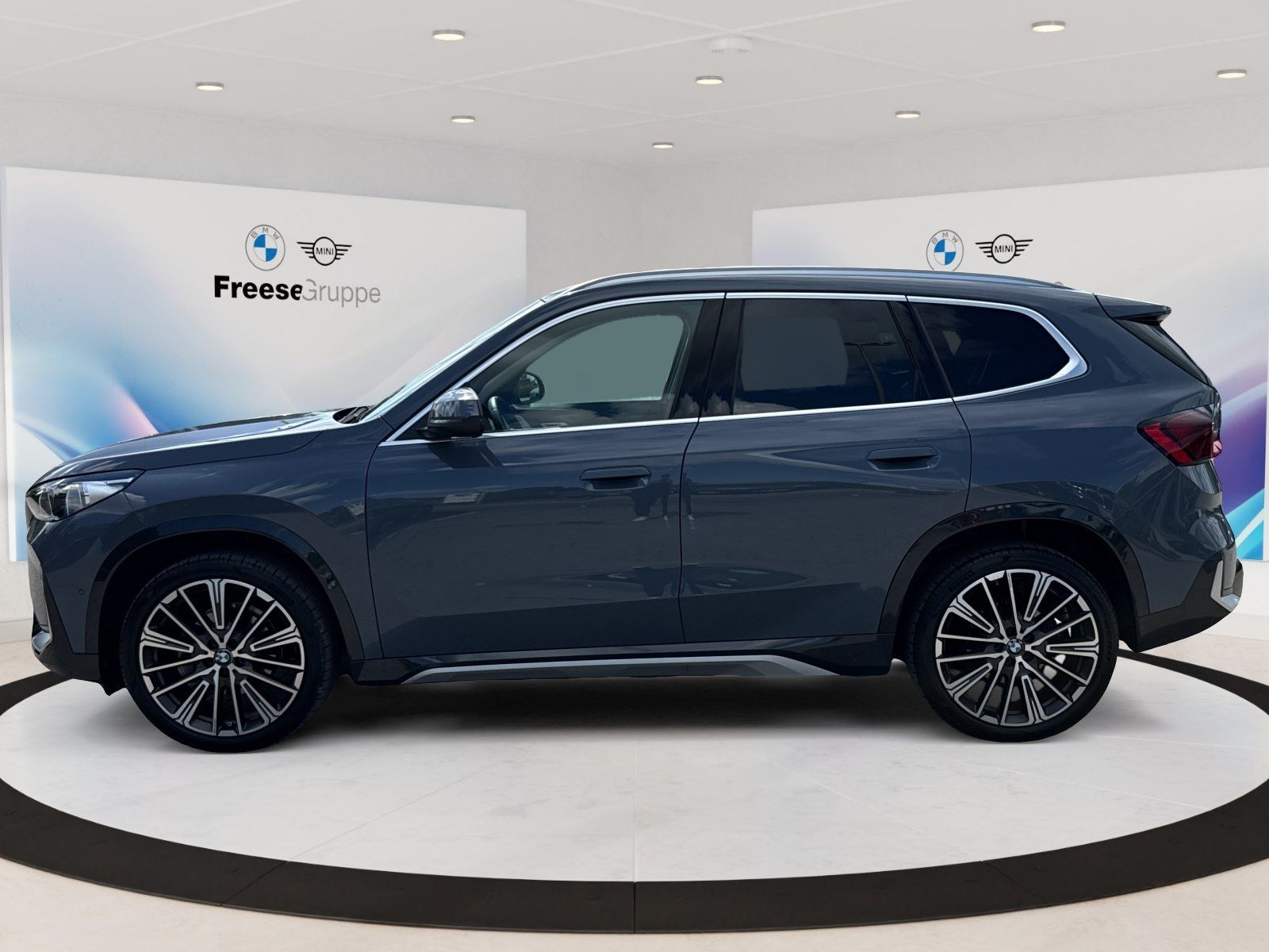 BMW X1 sDrive20d xLine xLine AHK 360° HEAD-UP RFK foto 3