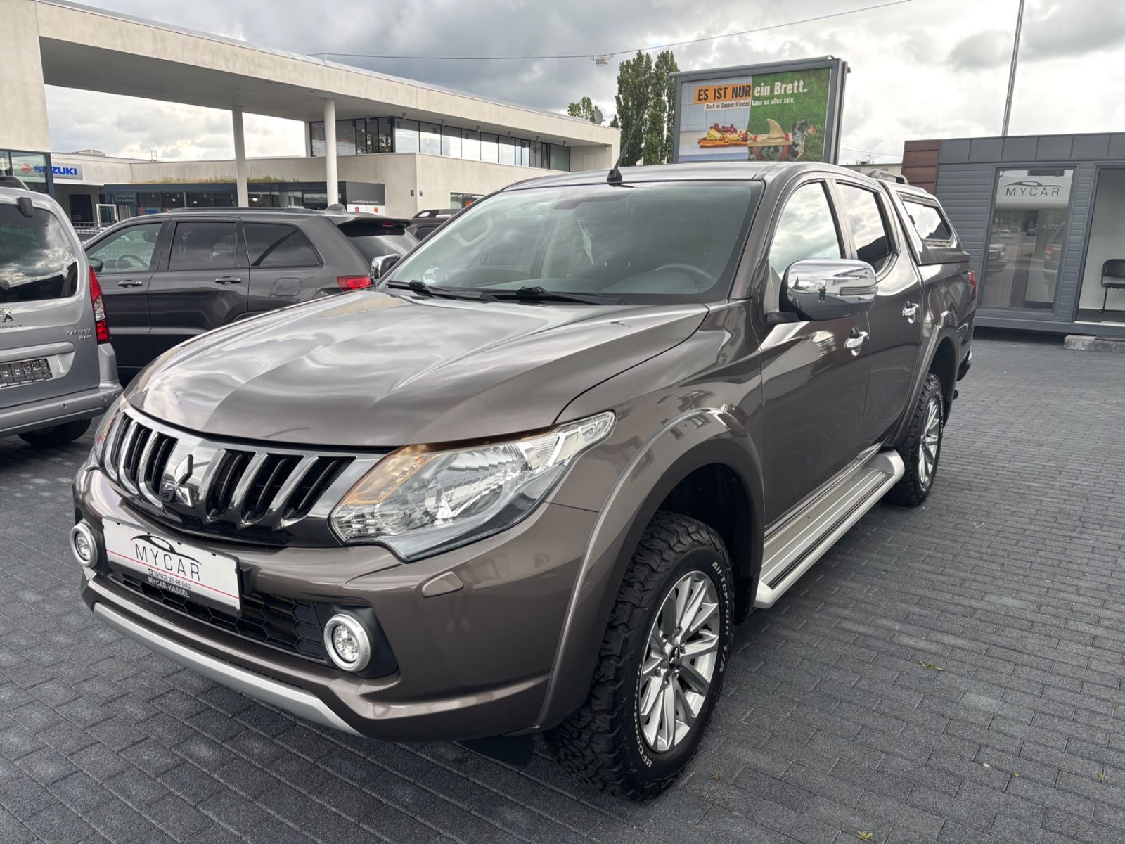MITSUBISHI L200