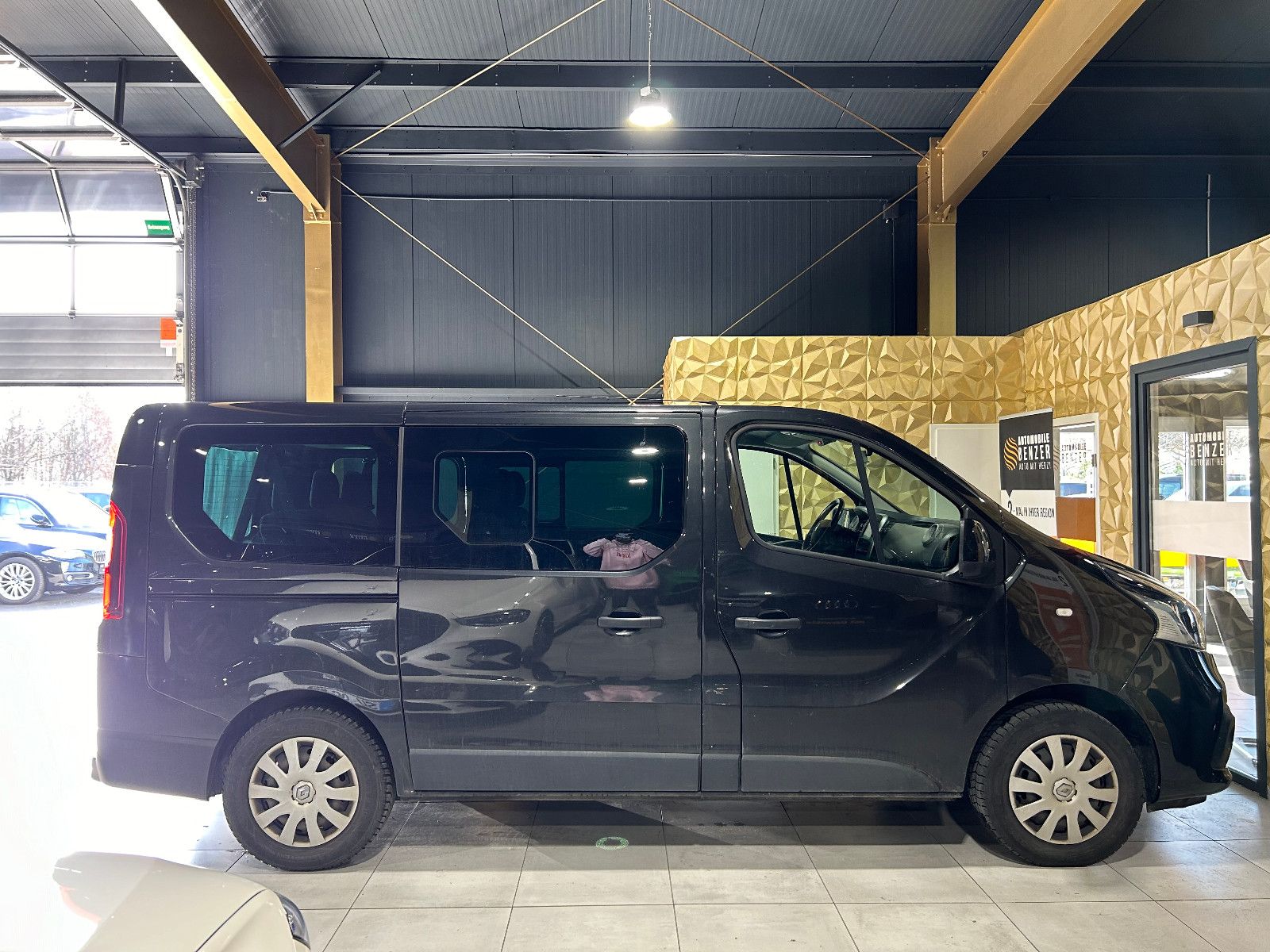 Fahrzeugabbildung Renault Trafic Combi L1H1 2,7t  Expression/9-SITZ/NAVI/