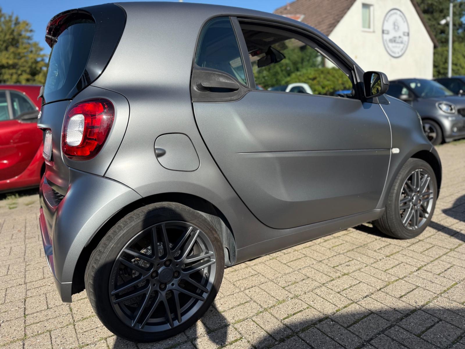 Smart ForTwo BRABUS*JBL*PANORAMA*KAMERA*NAVI*AMBIENTE*